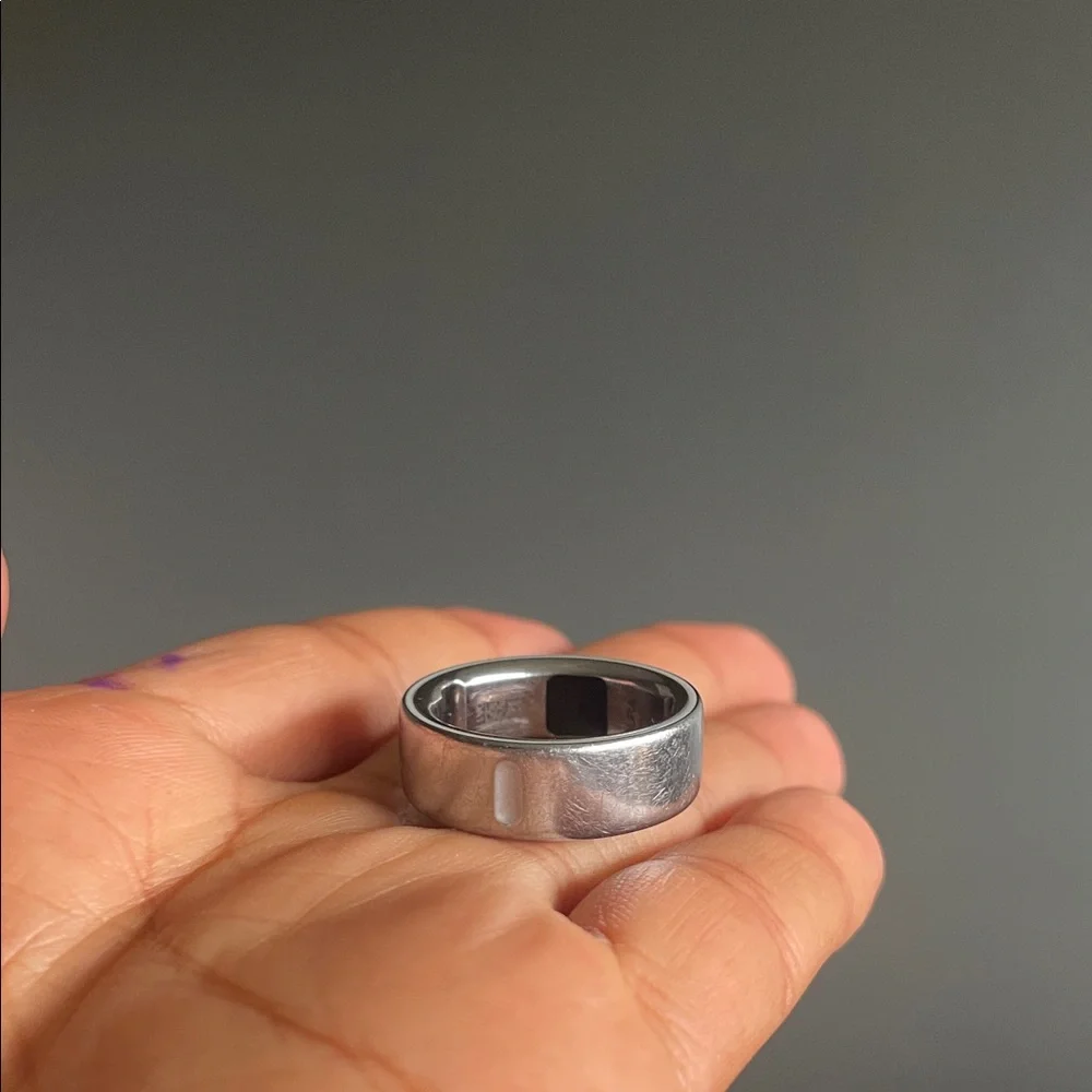 Oura Silver Ring with White Charger